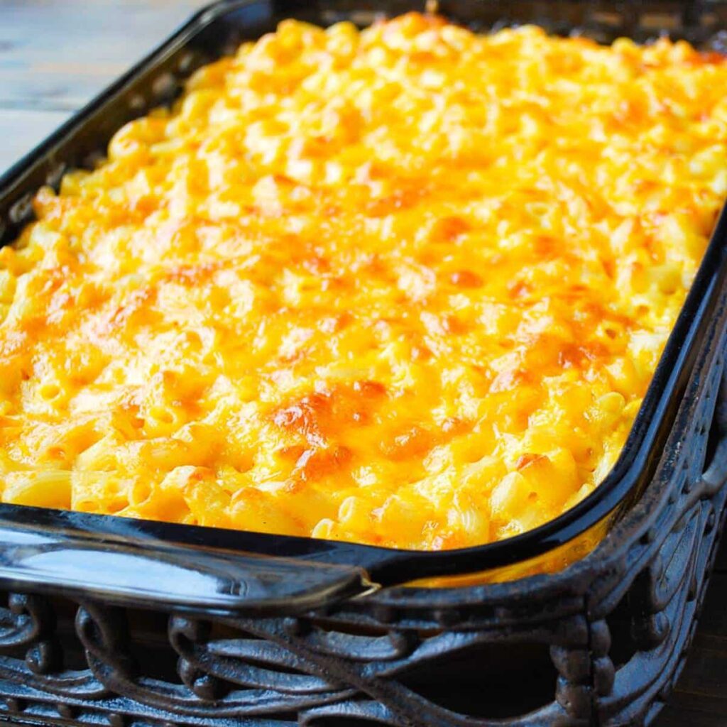 baked mac and cheese feature